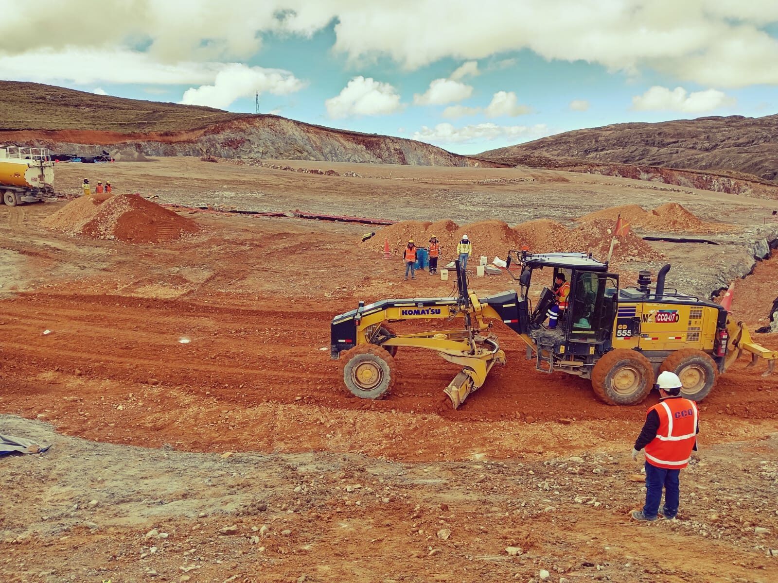MOVIMIENTO DE TIERRAS Y CONSTRUCCIÓN
